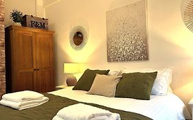 Whitchurch High Street Hideaway